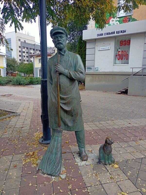 Жанровая скульптура «Дворник и кот Васька»