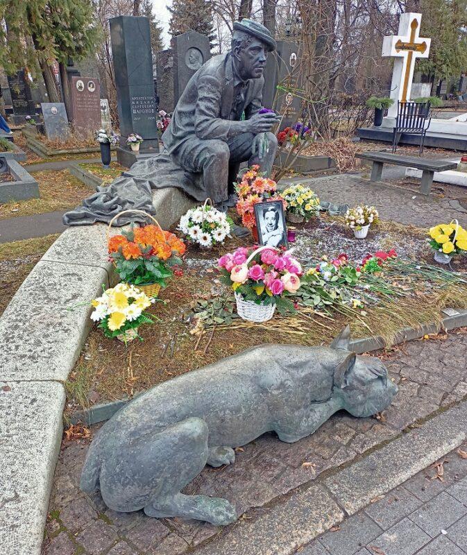 Могила Юрия Никулина на Новодевичьем кладбище в Москве